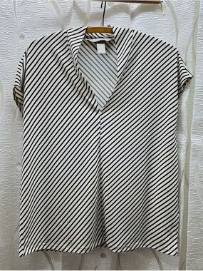 H&M Black and White Diagonal Stripe V-Neck Blouse